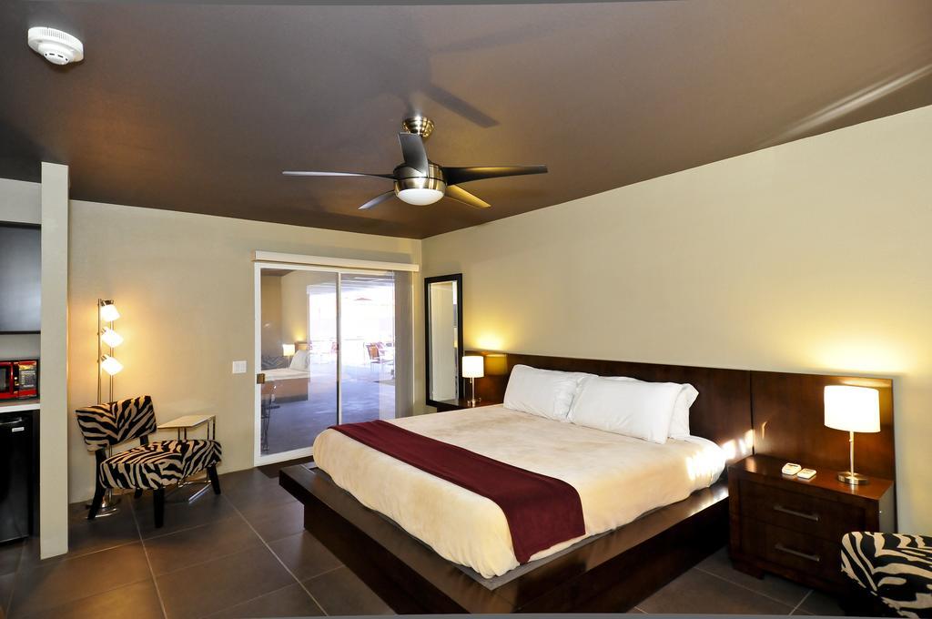 Bearfoot Inn - Clothing Optional Hotel For Gay Men Παλμ Σπρινγκς Δωμάτιο φωτογραφία