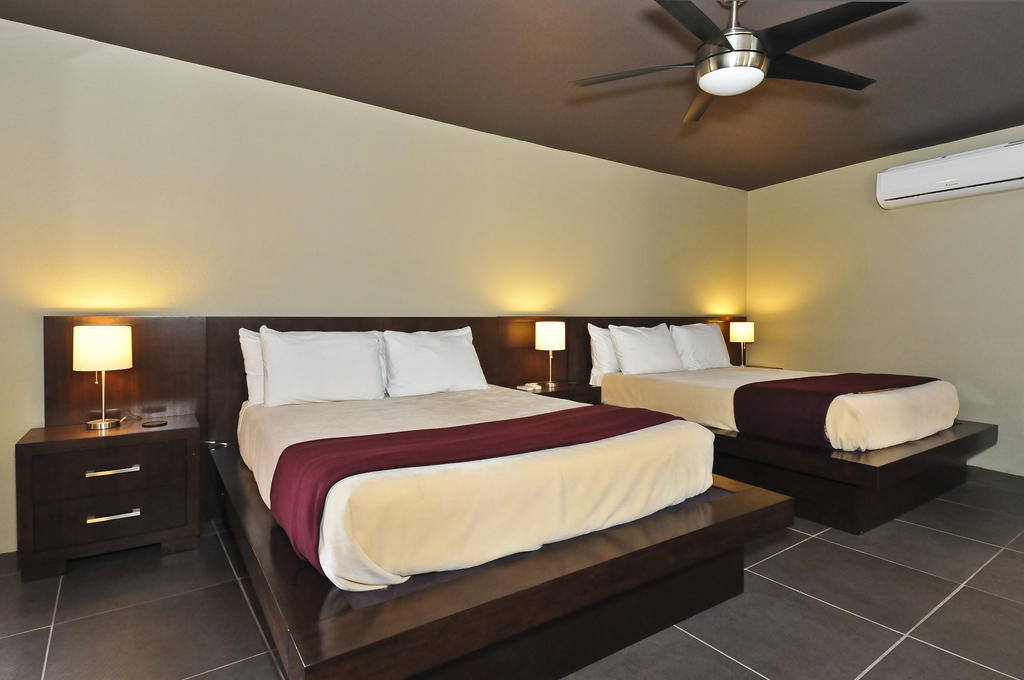 Bearfoot Inn - Clothing Optional Hotel For Gay Men Παλμ Σπρινγκς Εξωτερικό φωτογραφία