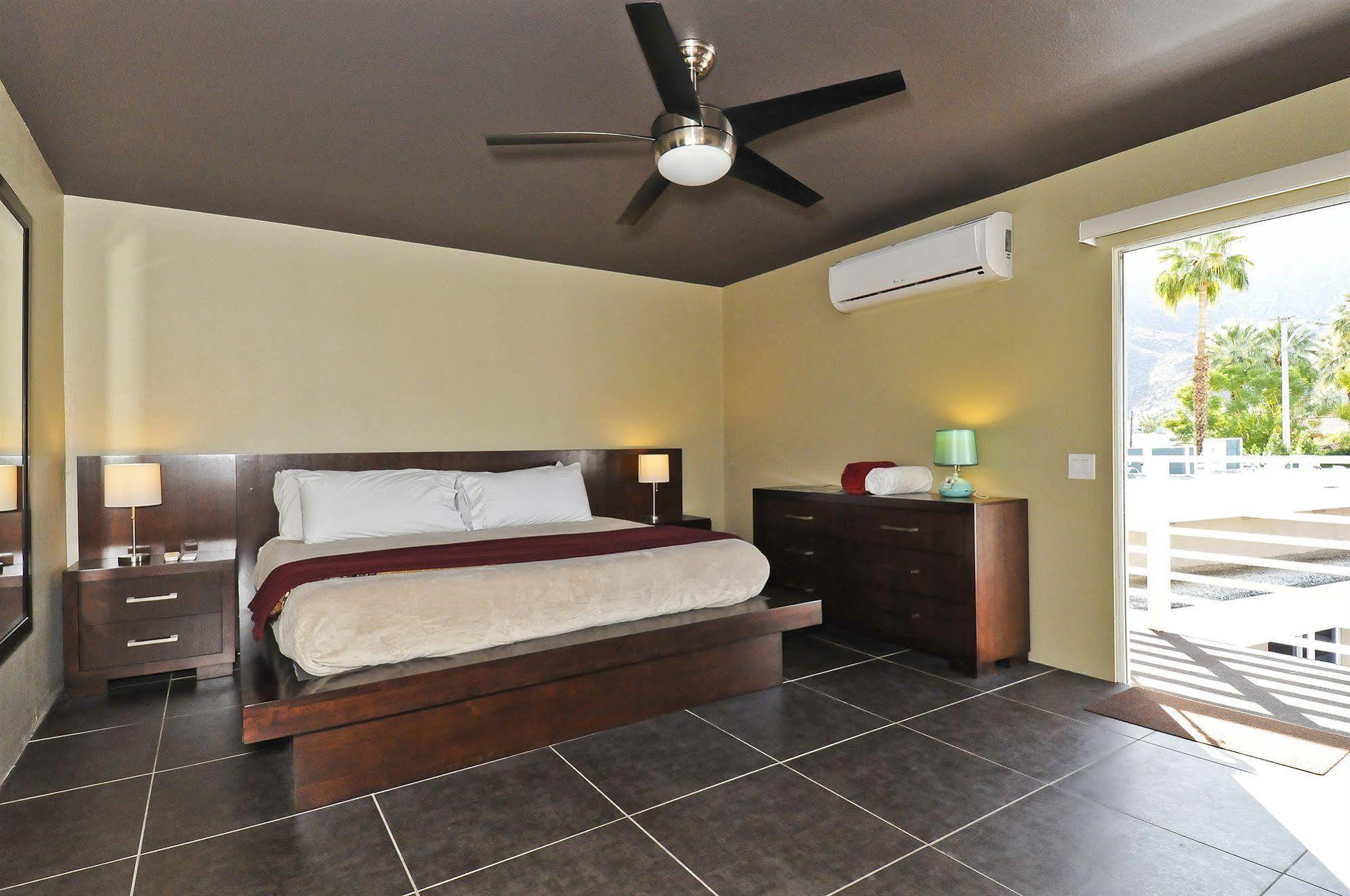Bearfoot Inn - Clothing Optional Hotel For Gay Men Παλμ Σπρινγκς Εξωτερικό φωτογραφία