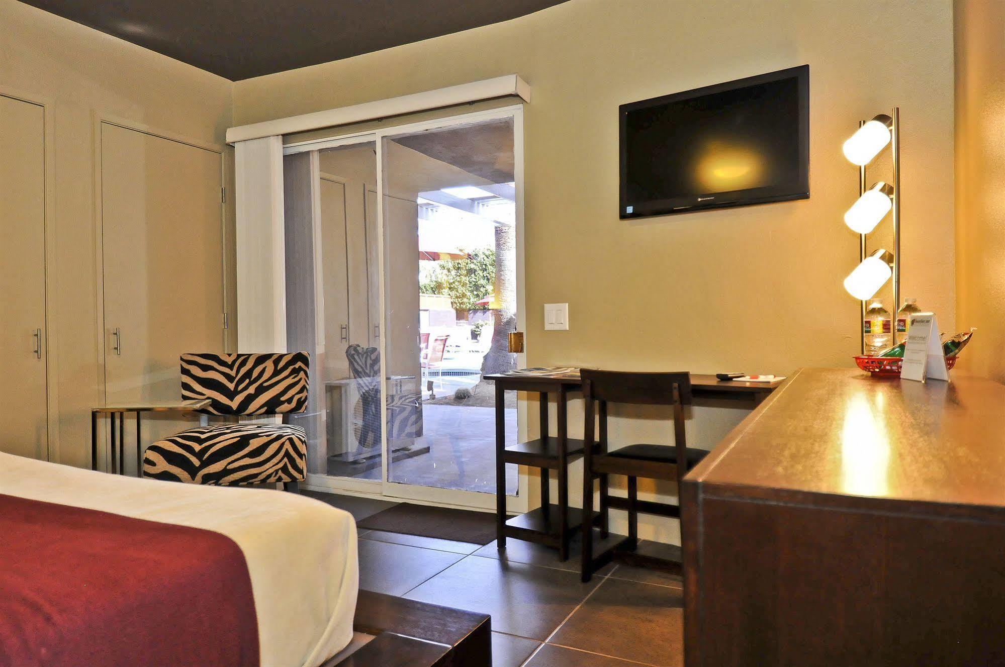 Bearfoot Inn - Clothing Optional Hotel For Gay Men Παλμ Σπρινγκς Εξωτερικό φωτογραφία