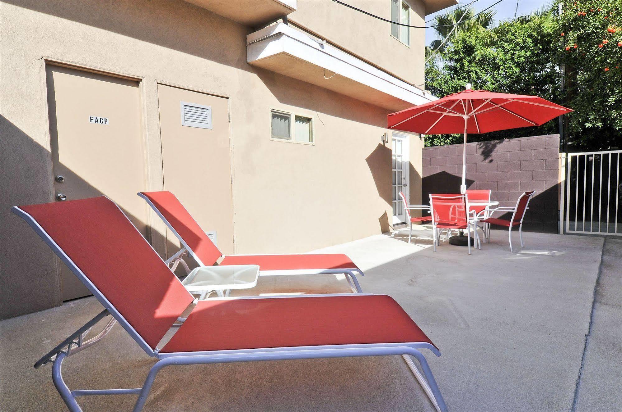 Bearfoot Inn - Clothing Optional Hotel For Gay Men Παλμ Σπρινγκς Εξωτερικό φωτογραφία